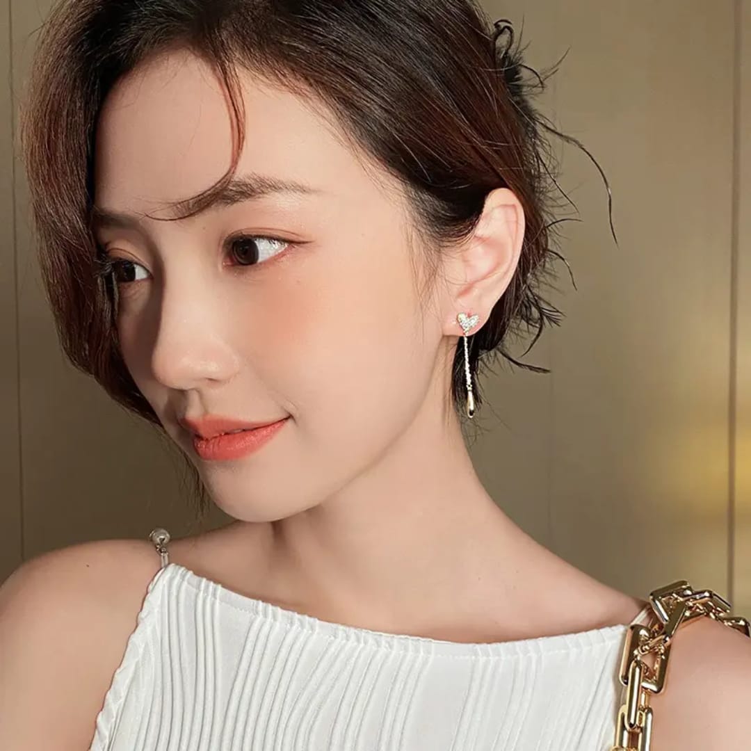 Sparkling Heart Drop Earrings – Elegant Long Chain Design